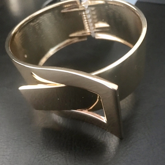 Gold Belt Style Cuff Bracelet with Spring - Picture 1 of 2